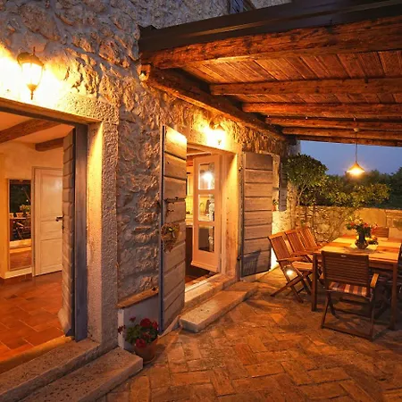 Vila Lauriana Diminici